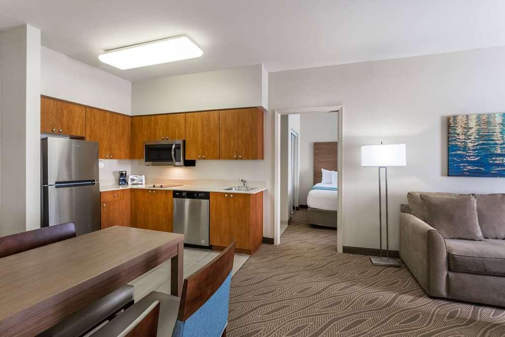 Hawthorn Extended Stay By Wyndham Нейплсз Номер фото