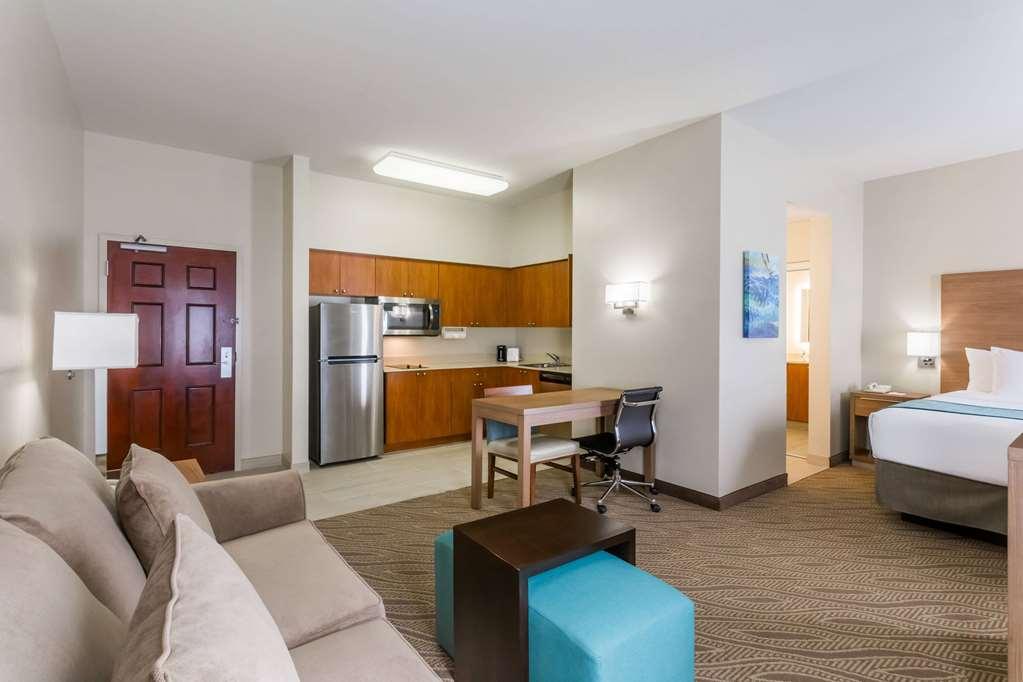 Hawthorn Extended Stay By Wyndham Нейплсз Номер фото