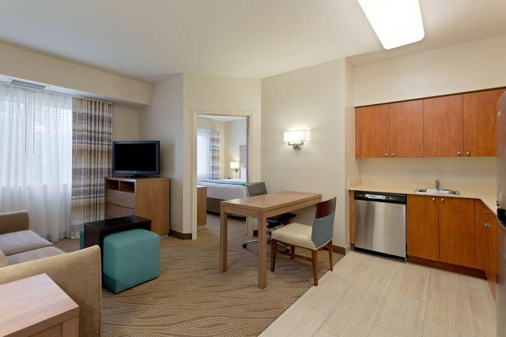 Hawthorn Extended Stay By Wyndham Нейплсз Номер фото