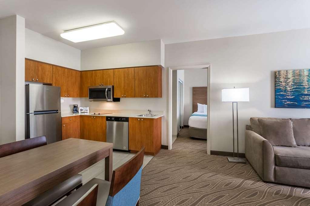 Hawthorn Extended Stay By Wyndham Нейплсз Номер фото
